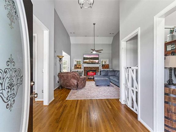 2nd image of 238 Apple Valley Rd