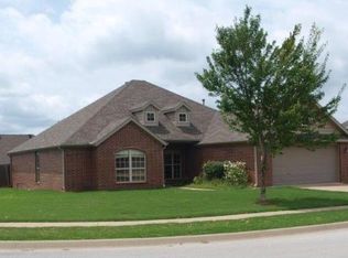 527 N Country Farm Rd, Fayetteville, AR 72704