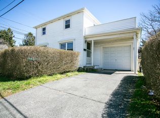 7 Miantonomi Ave, Middletown, RI 02842