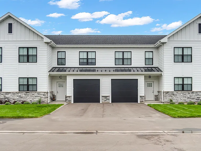 Sandhill Parkway Townhomes — Photo 46