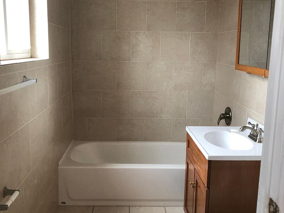 2nd image of 1012 E 214th St APT 2