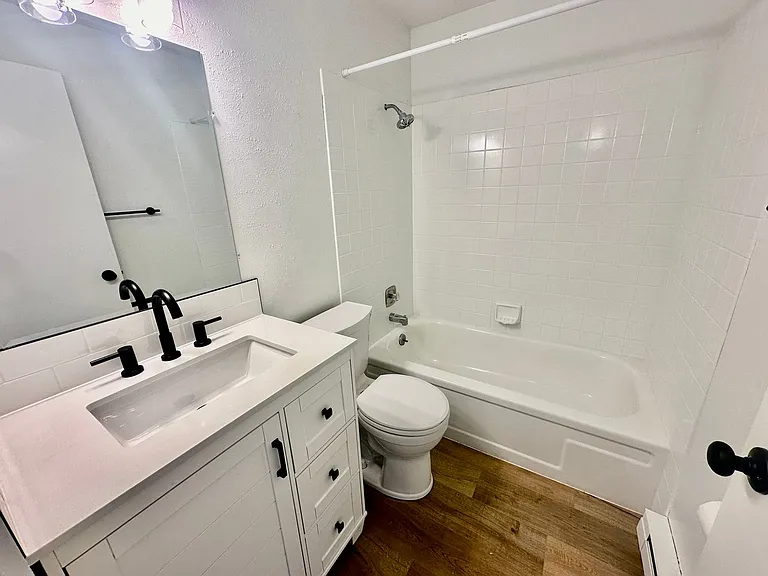 1036 E Desmet Ave — Photo 6