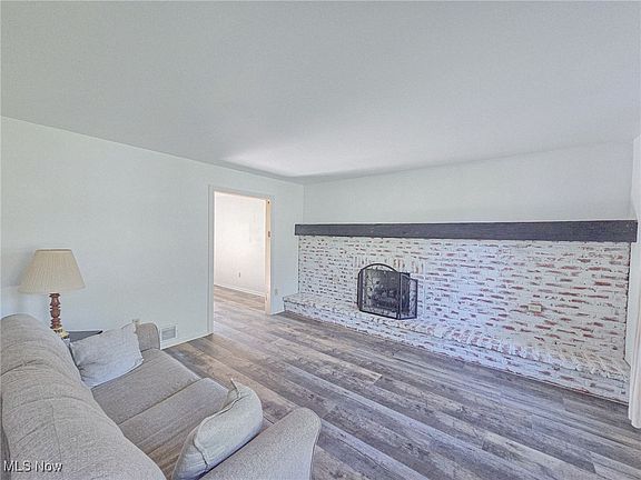 4th image of 15745 Pineview Dr