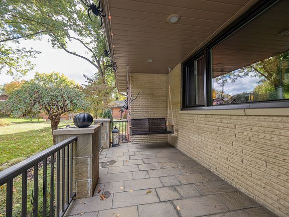 2nd image of 20 Oak Glen Dr
