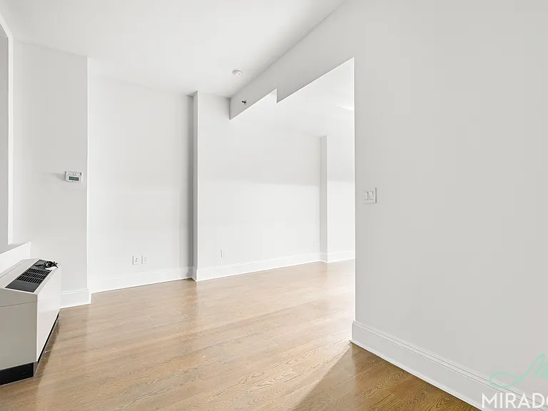 15 Park Row #4F1 — Photo 3