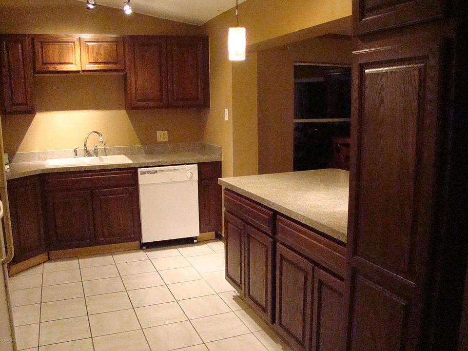 2nd image of 250 Neville Cir NE