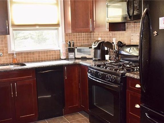 2nd image of 260 Church St APT 3D2