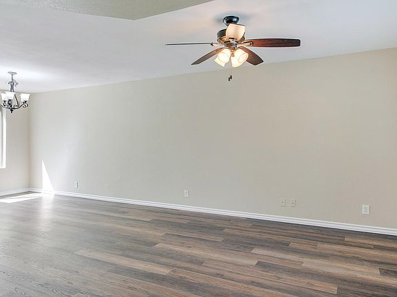 4th image of 381 E Barbarita Ave