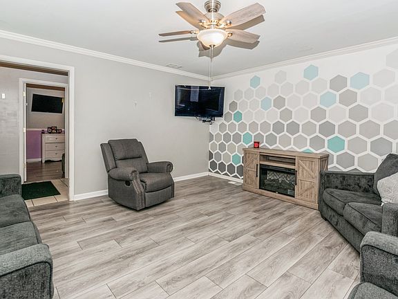 4th image of 4837 W 93rd St