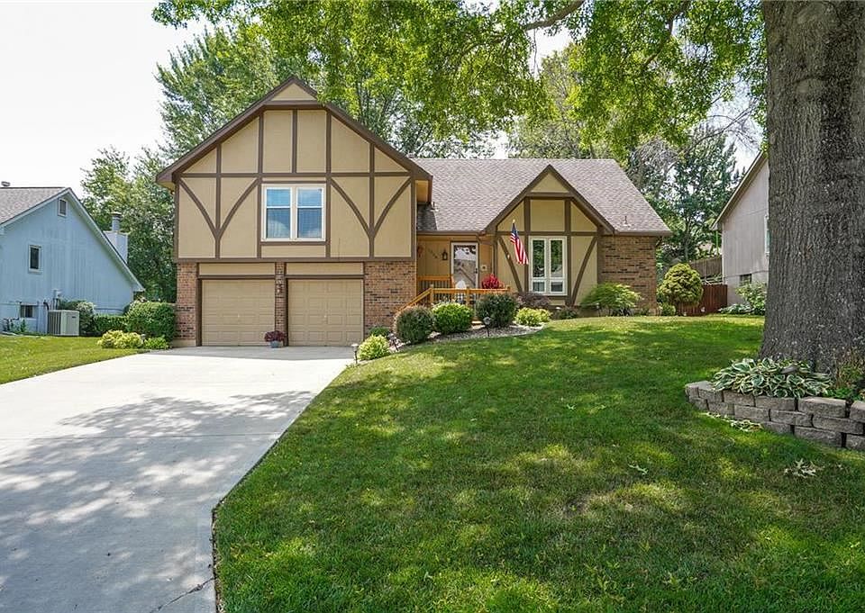 1st image of 1008 NW Forest Dr