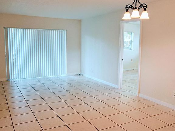 4th image of 961 NW 45th St APT 8