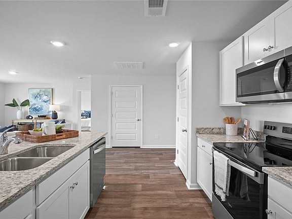 5th image of 213 Birdsill Street