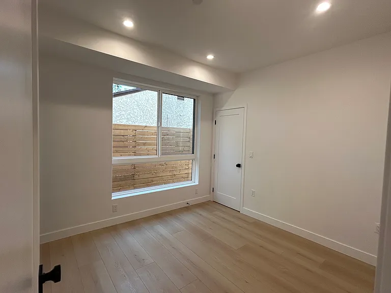 6401 1/2 Odessa Ave — Photo 14