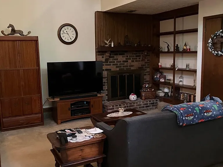 4852 Rosewell Dr — Photo 13