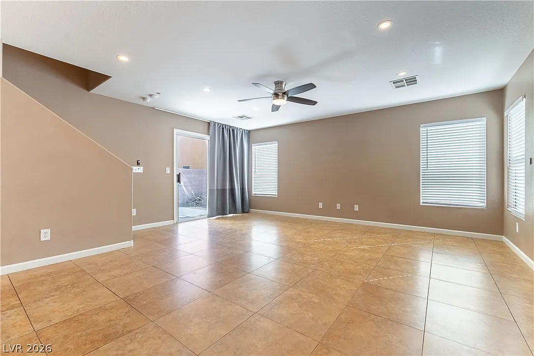 3 bed, 2.5 bath, 1604 sqft, $1,995 — Photo 3