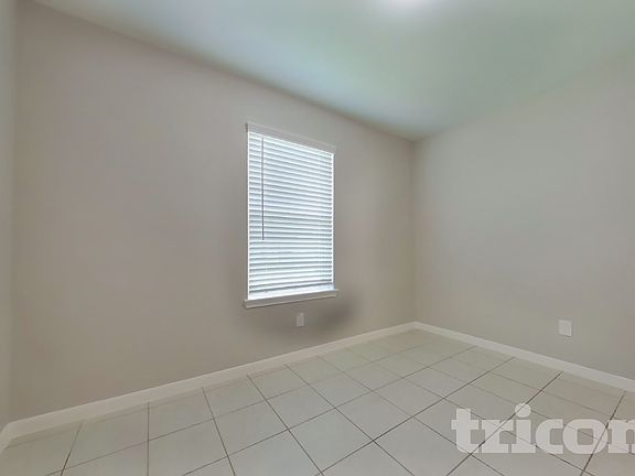 4th image of 944 American Monarch Dr