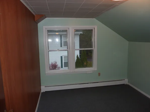 7 Arlington St APT 2, Essex Junction, VT 05452