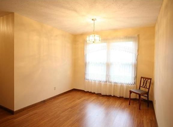 3rd image of 498 Sunset Dr