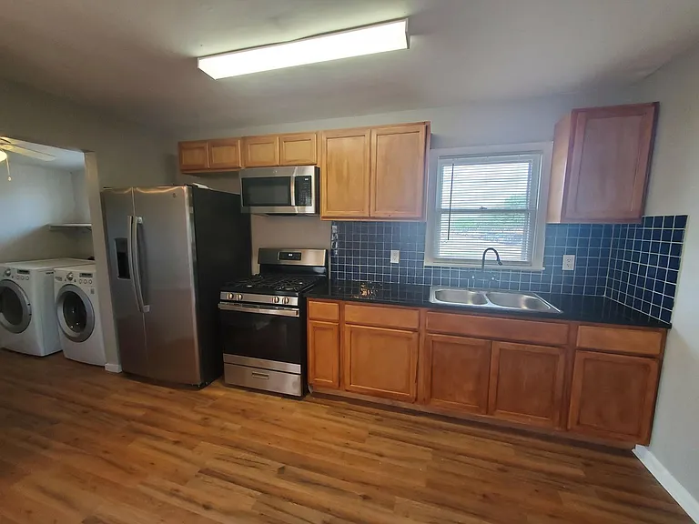 654 Santa Monica St — Photo 6