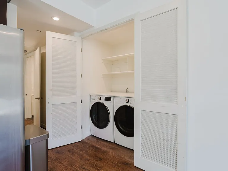 13551 Burbank Blvd #1 — Photo 30