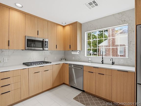 5th image of 3731 S Trenton Ave