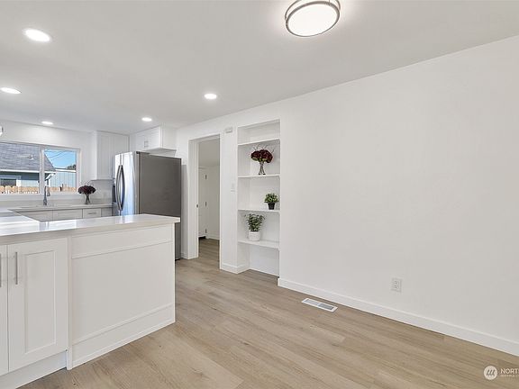 4th image of 5717 E M Street