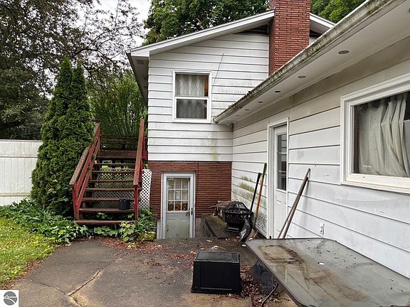 5th image of 250 Purdy Dr