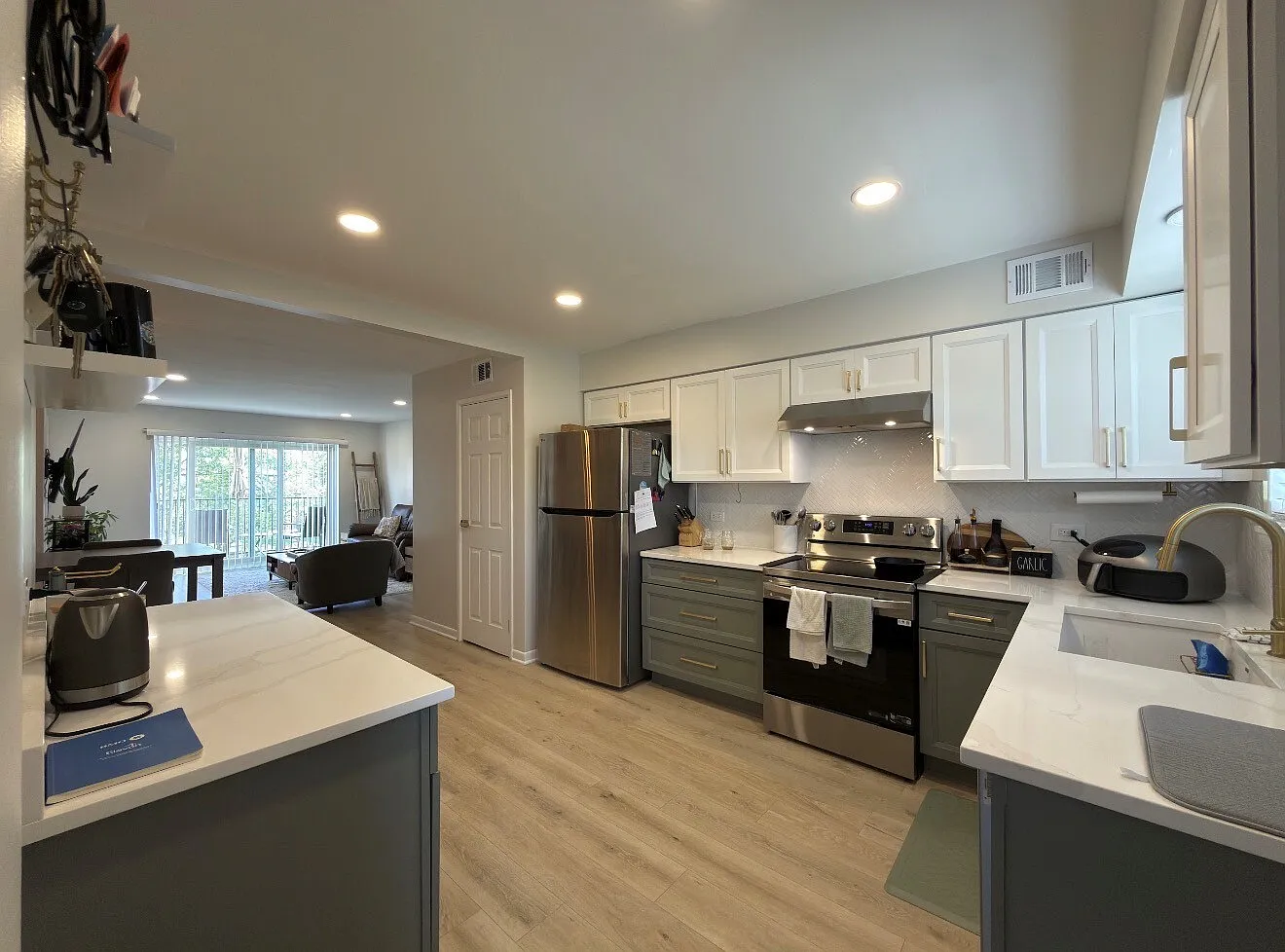 2 bed, 1000 sqft, $1,995 — Photo 2