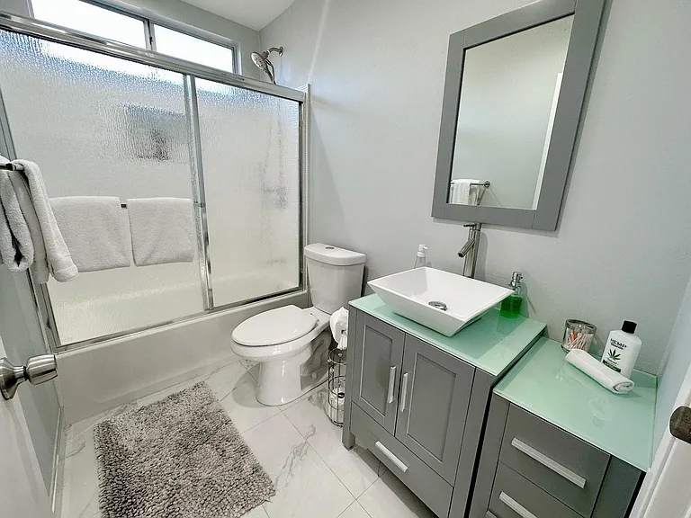 13653 Wyandotte St #3 — Photo 15