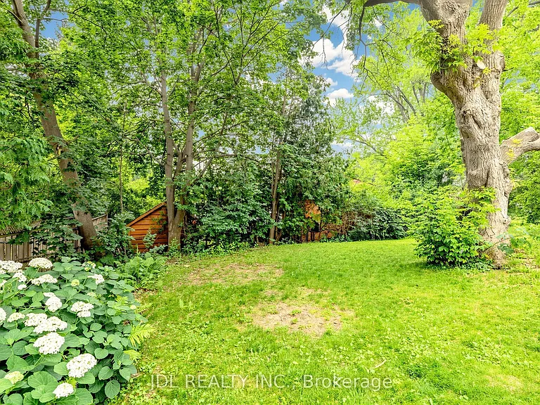 100 Roxborough Rd — Photo 24