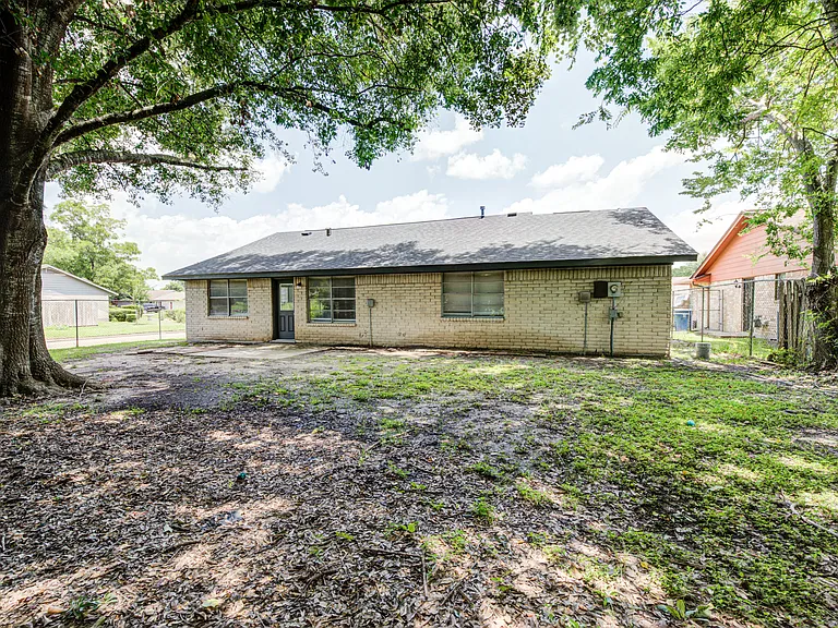 2035 Deerhurst Ln — Photo 18