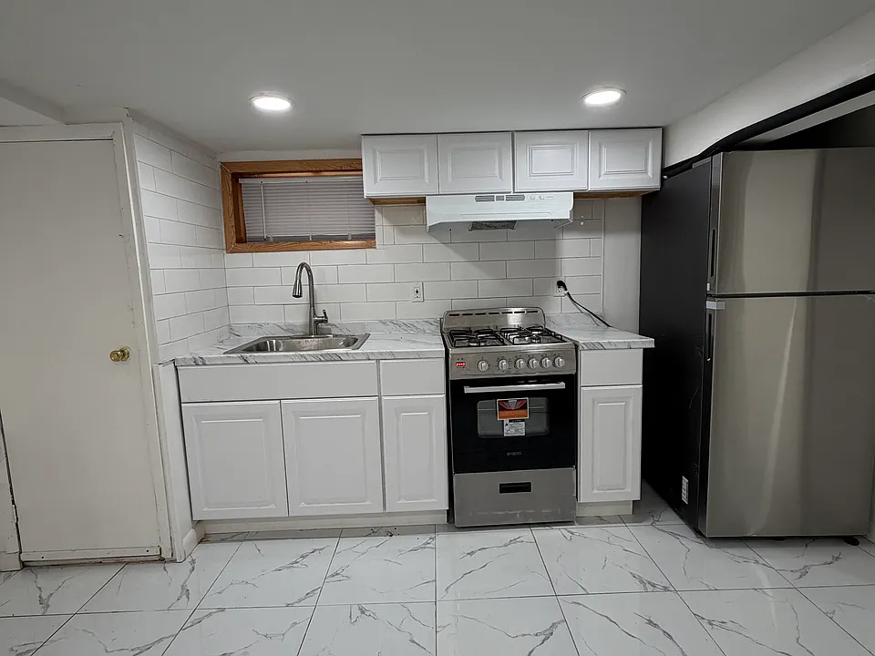 240th St