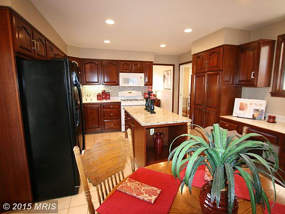 4th image of 4916 Wycliff Ln