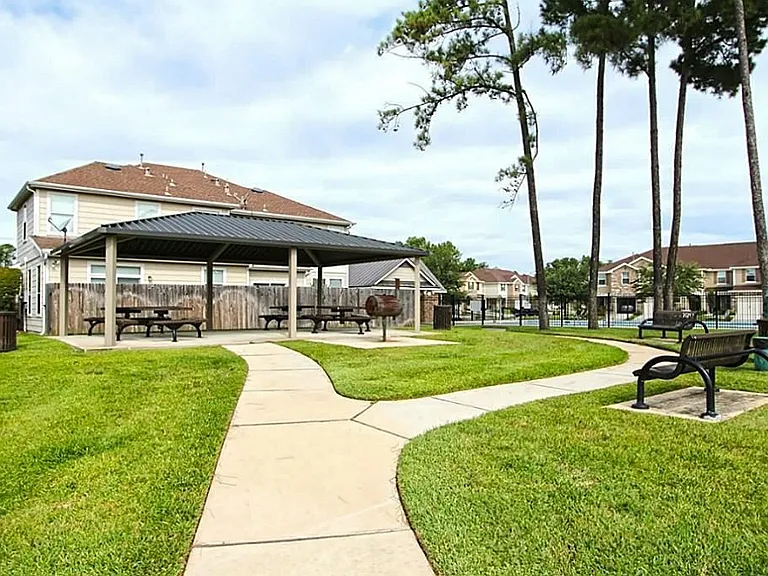 12225 Medina Lake Dr — Photo 32