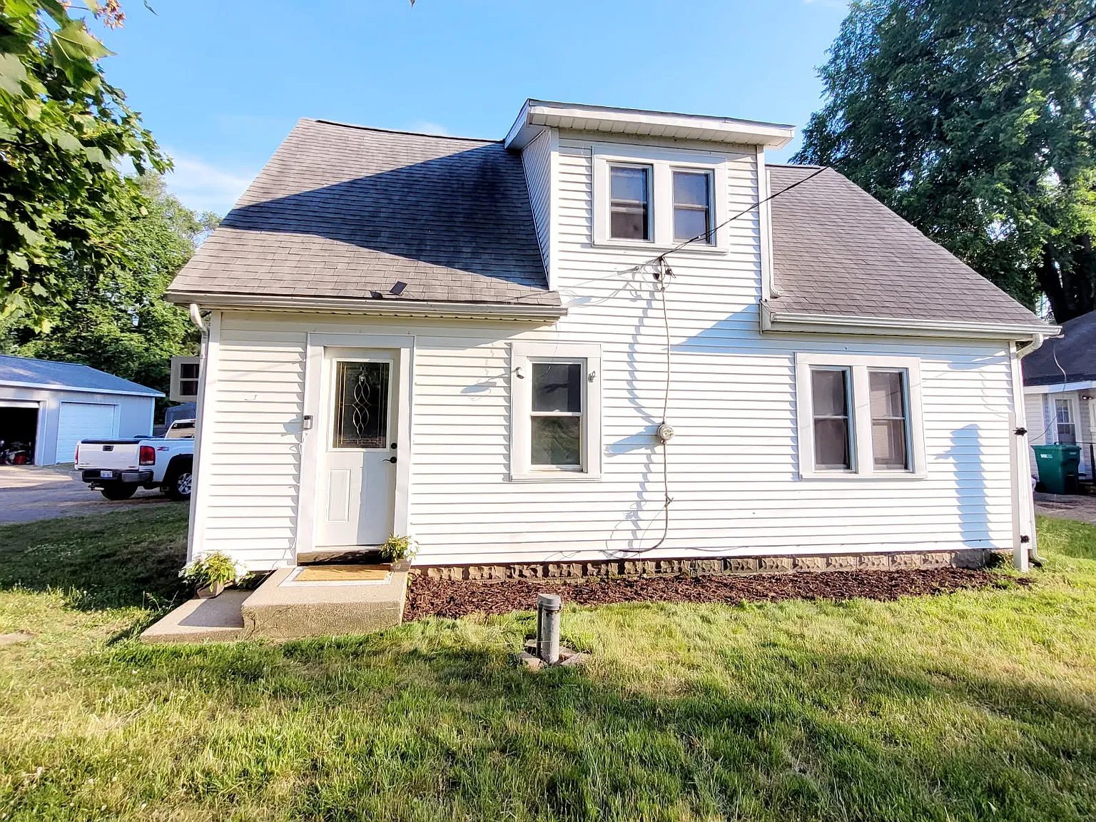 3 bed, 1080 sqft, $1,600 — Photo 1
