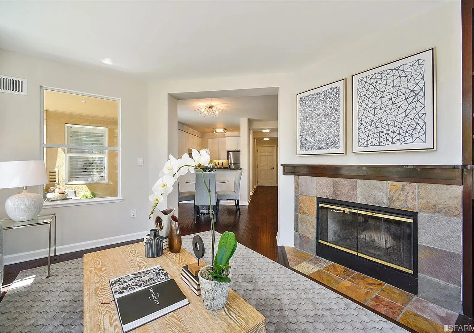 Contemporary 2BR/2BA Condo in the Heart of North Beach Parking Included — Photo 2