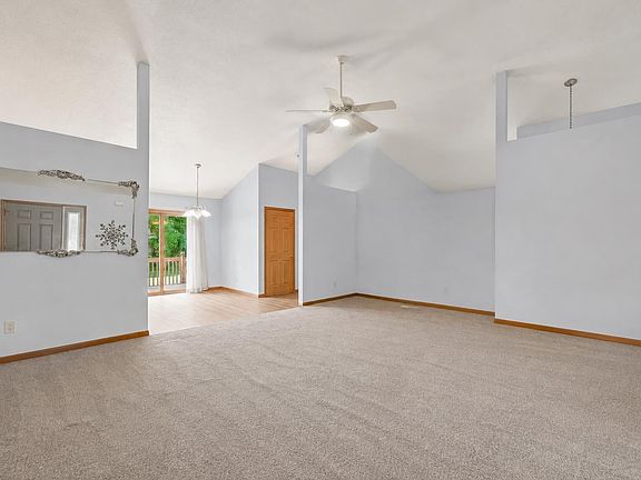 5th image of 1100 Warana Dr