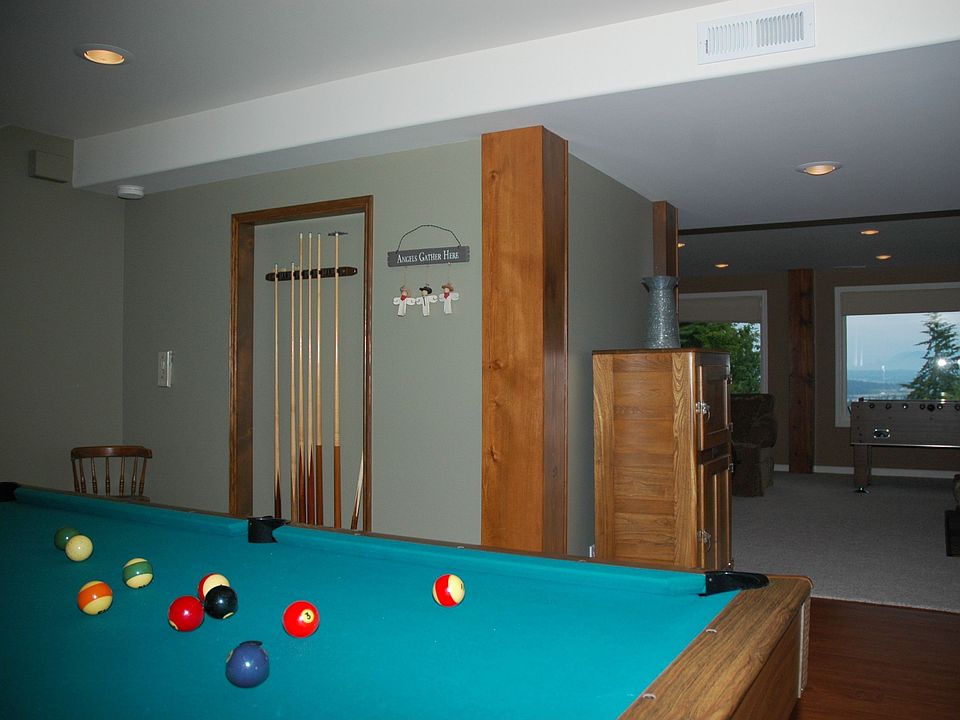 Basement billiard room