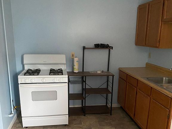 2nd image of 11 Christie St #2
