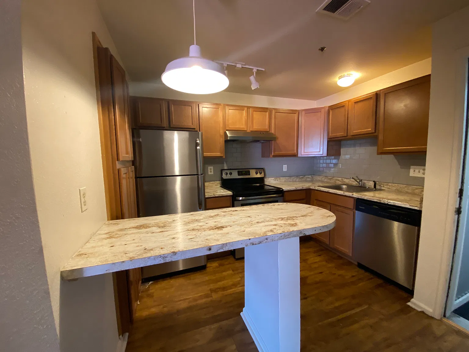 4 bed, 1333 sqft, $3,500 — Photo 2