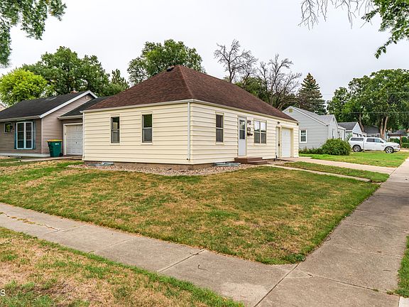 2nd image of 1002 E F Ave