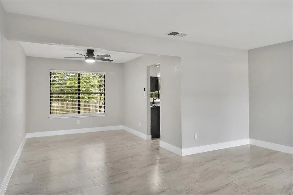 4 bed, 2.5 bath, 2294 sqft, $2,900 — Photo 4