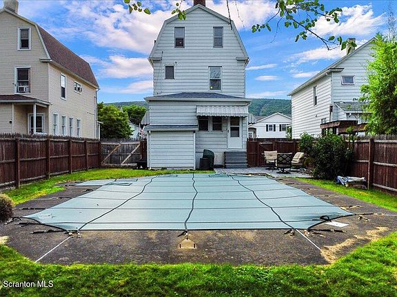 3rd image of 181 Watkins St