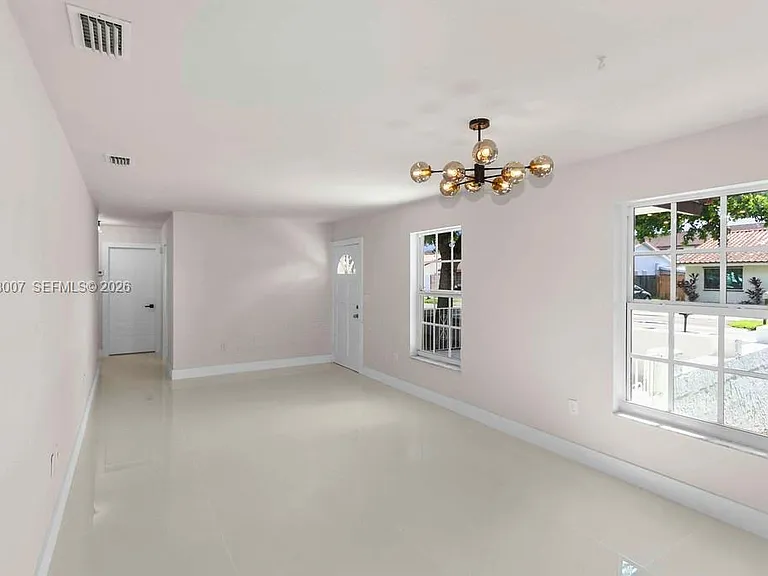6330 SW 135th Ave — Photo 2