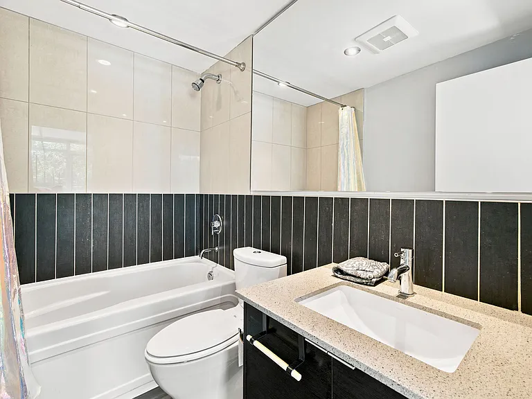 175 W 2nd St #307 — Photo 7