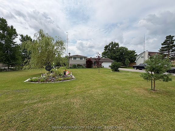 2nd image of 147 Cairns Cres