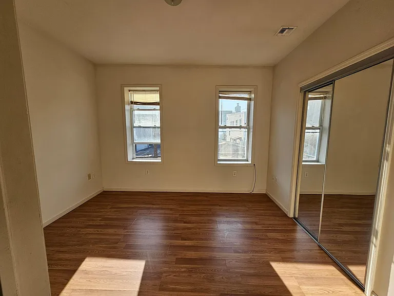 396 N 5th St #10 — Photo 3