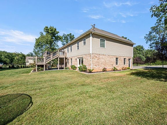 5th image of 241 Sunset Ridge Dr