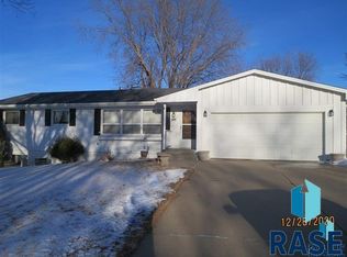 4300 S Hickory Hill Rd, Sioux Falls, SD 57103