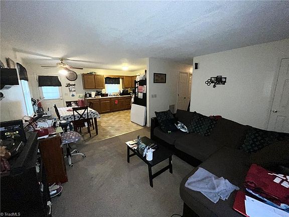3rd image of 1910 Opal Dr